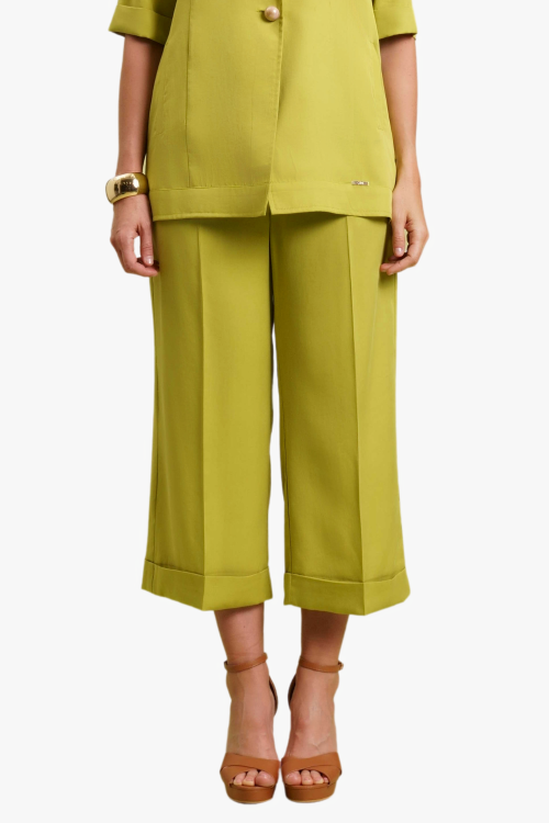 PANTALONE CON PIEGONE