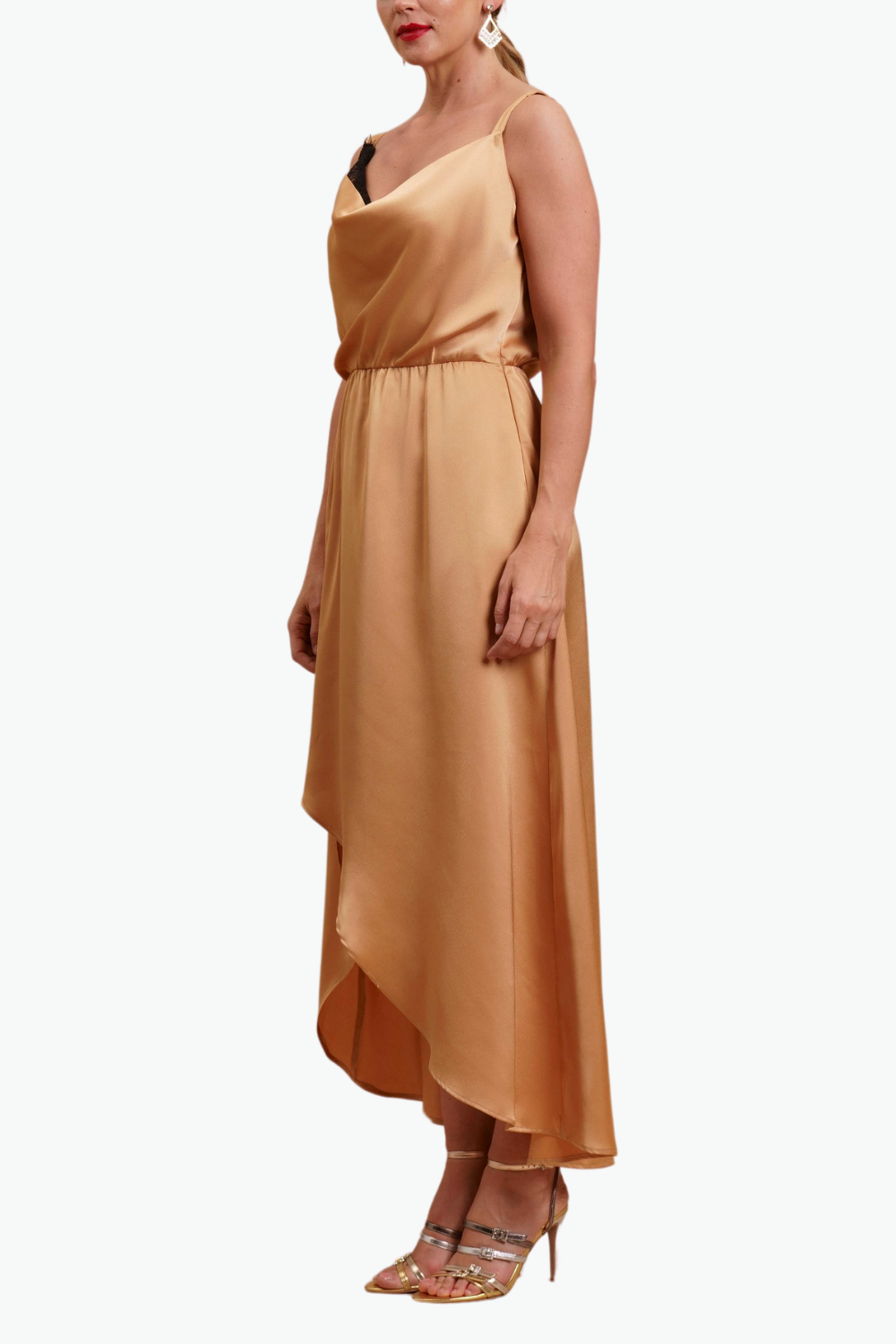 ABITO CON ISERTO IN PIZZO