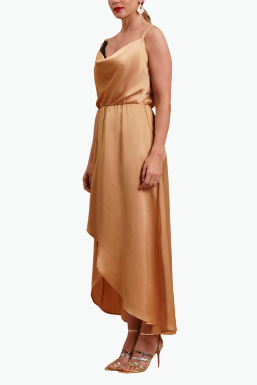 ABITO CON ISERTO IN PIZZO