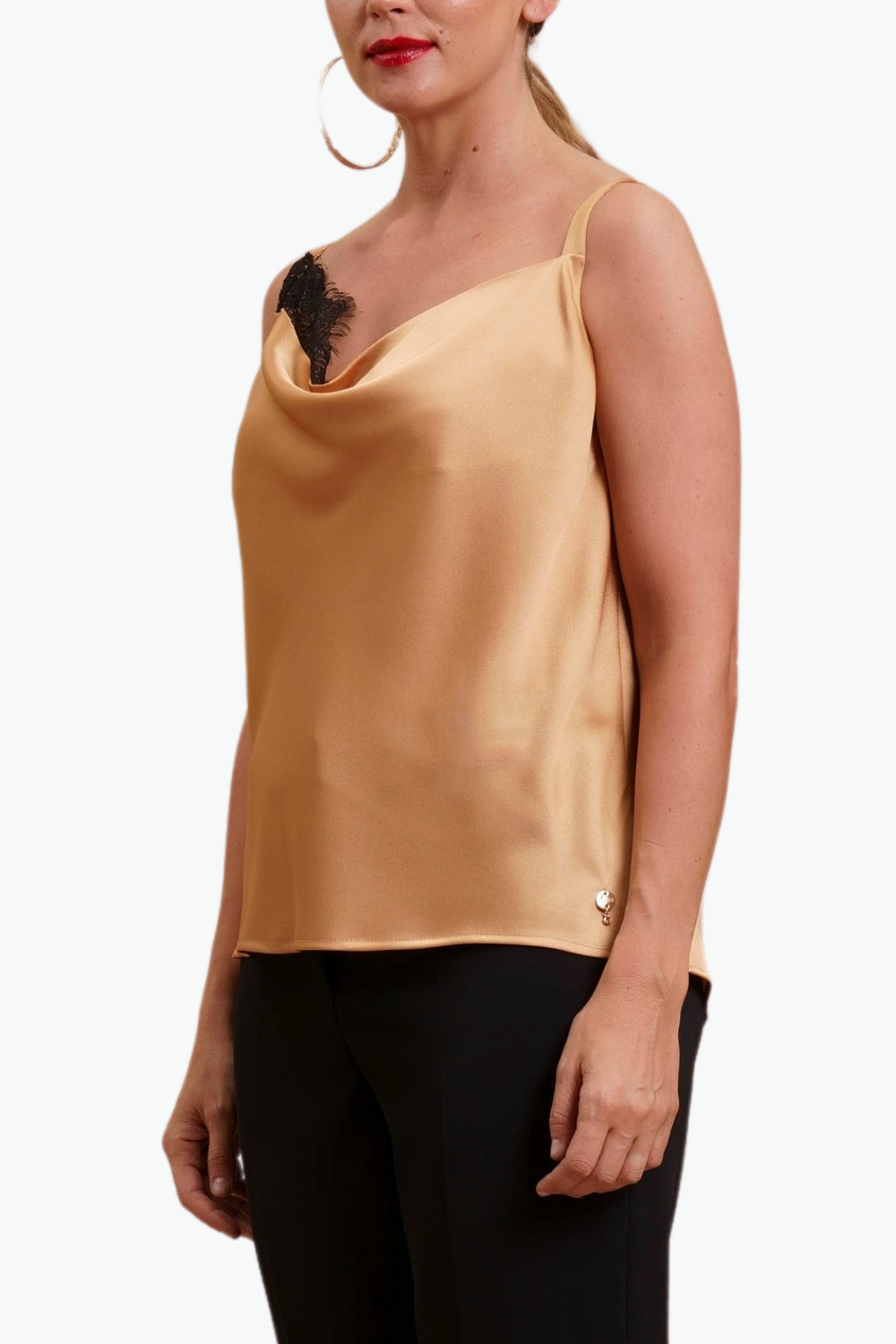 TOP CON INSERTO IN PIZZO