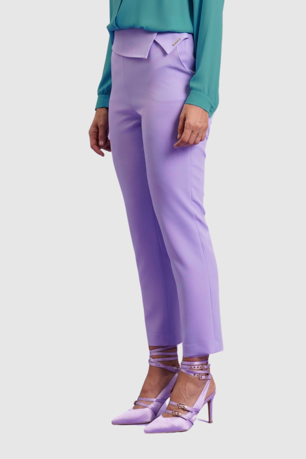 PANTALONE SLIM CON BASCHINA ASIMMETRICA