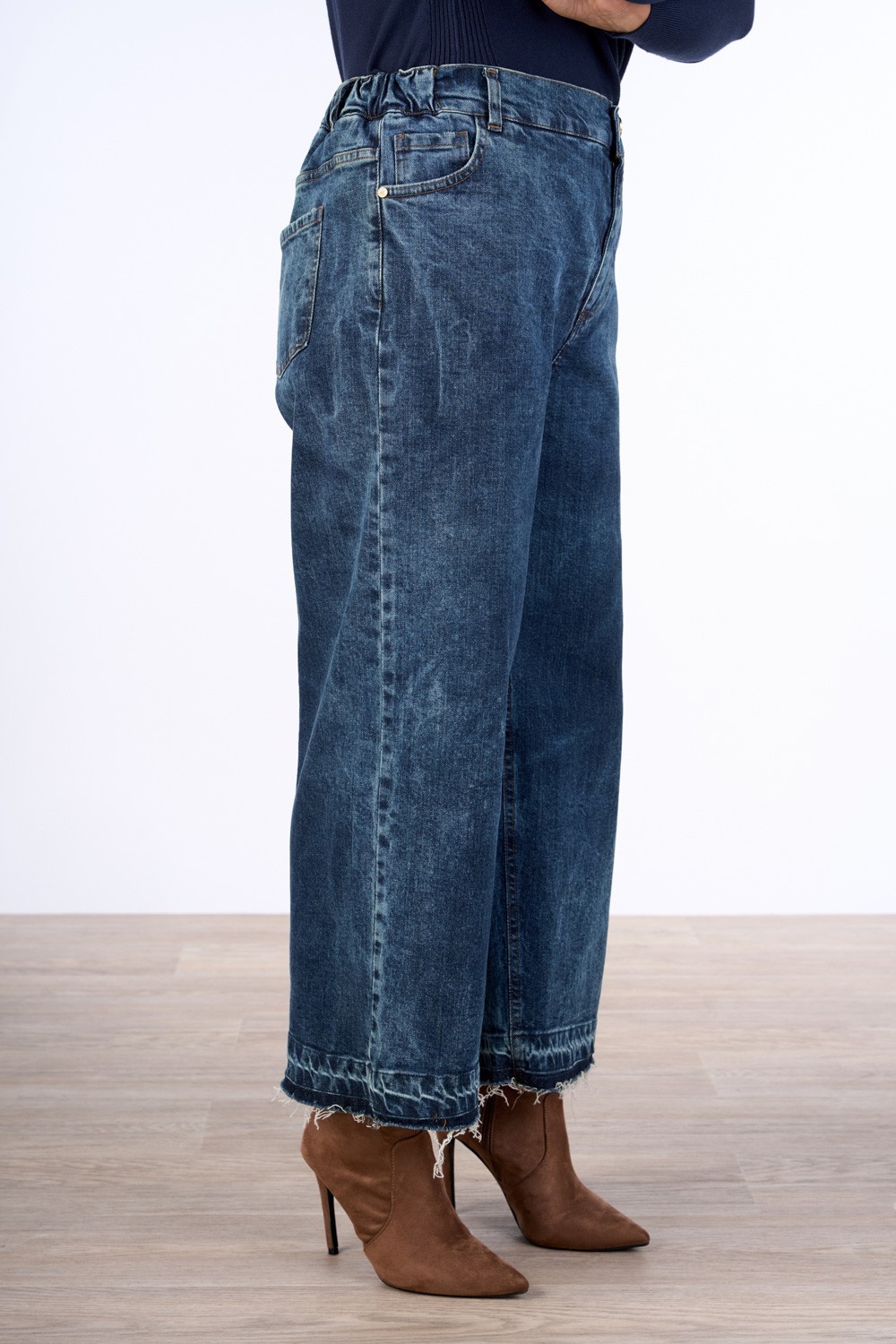 JEANS CULOTTE CON SFRANGIATURA