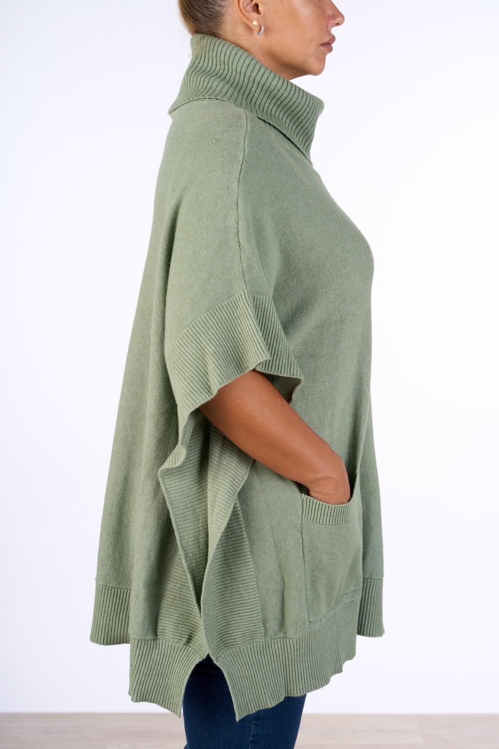 PULL CON MAXI COLLO E TASCHE