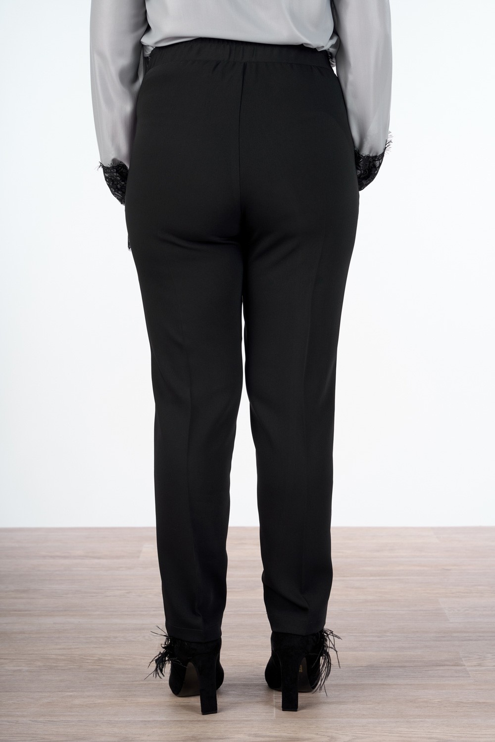 PANTALONE BASICO CON SPACCHETTI