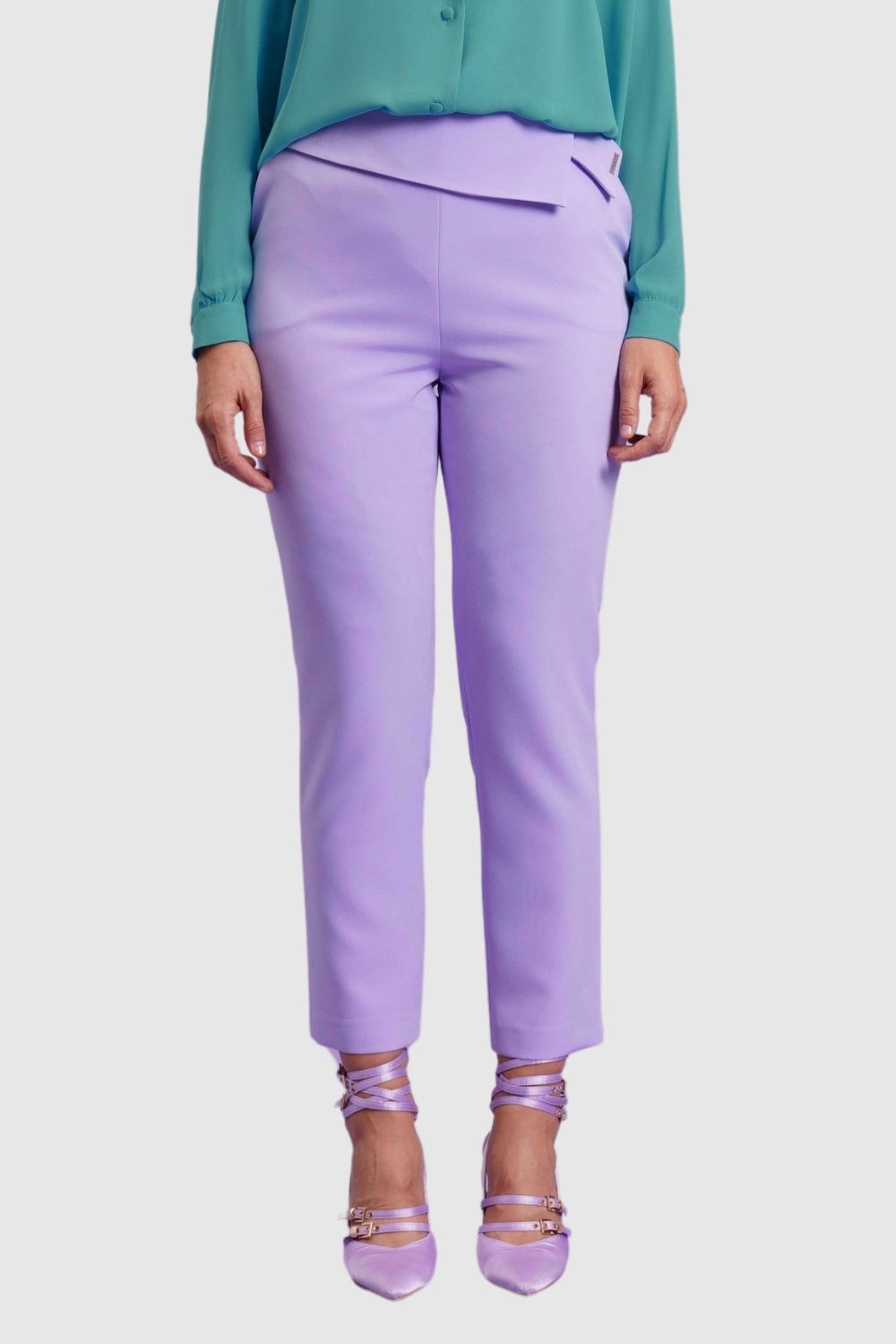 PANTALONE SLIM CON BASCHINA ASIMMETRICA