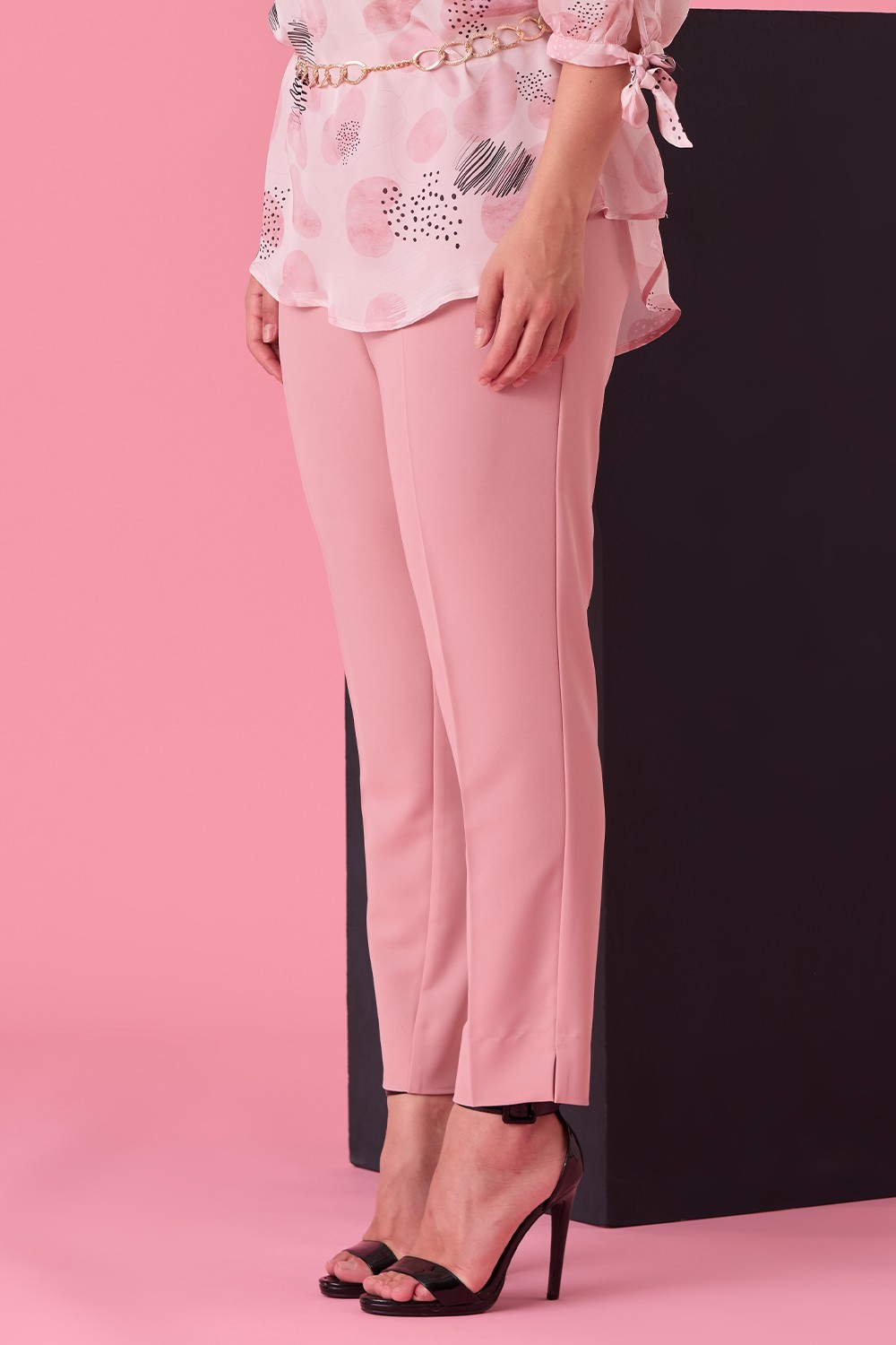 PANTALONE STRETTO CON SPACCHETTI