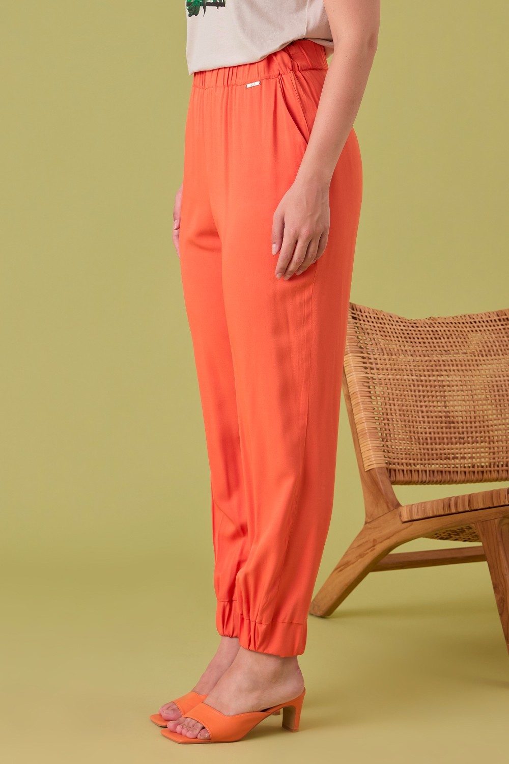 PANTALONE CON ELASTICO E TASCHE