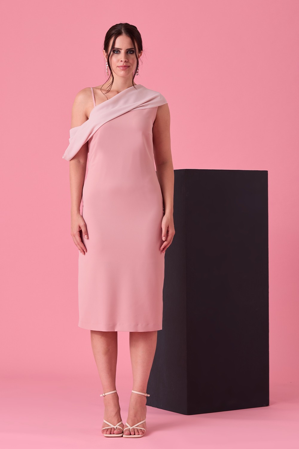 ABITO SCOLLO DRAPPEGGIATO